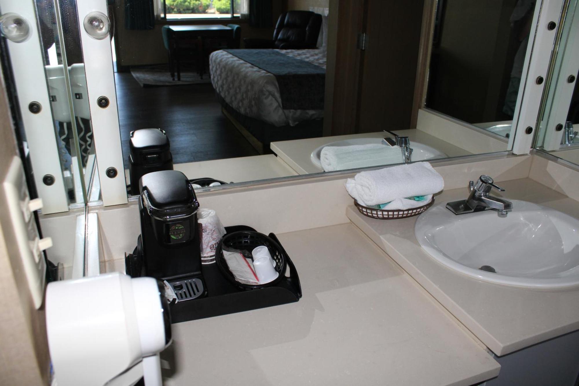 Americas Best Value Inn - Phoenix / Ashland Ngoại thất bức ảnh